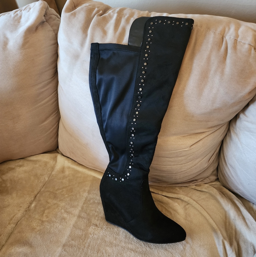 9.5 W Knee High Boots Black Wedge Heel,  great condition   made for wide calves